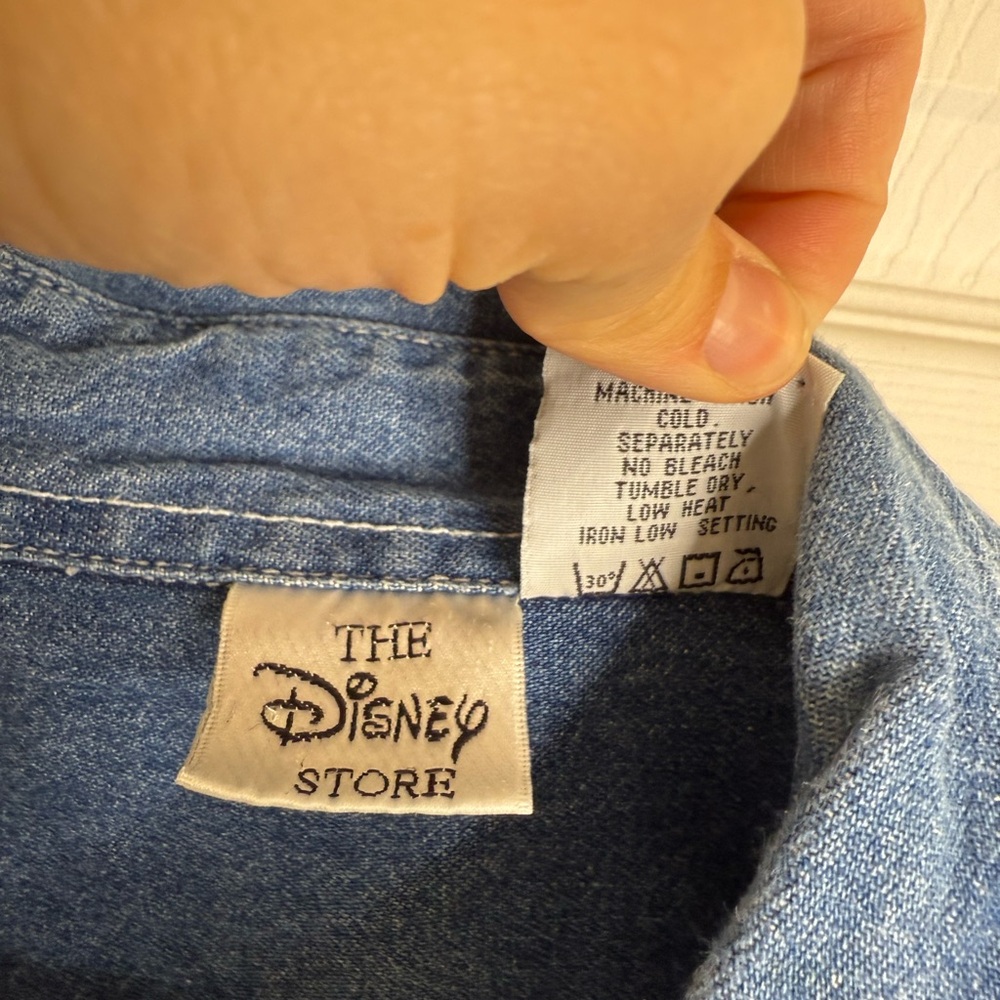 VINTAGE Disney Shirt %100 cotton sz m Blue Denim goofyEmbroidered Button Up 90s - Picture 11 of 12